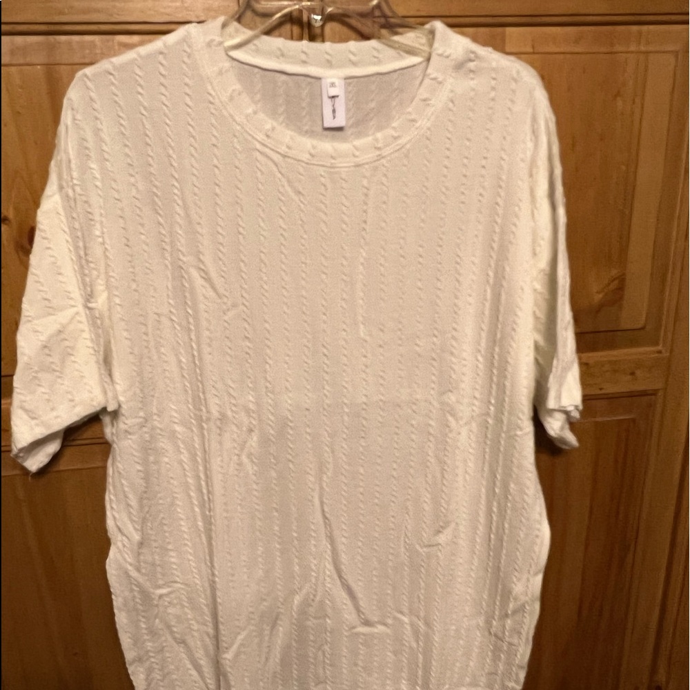 Chicyea mens white / off white pullover shirt.